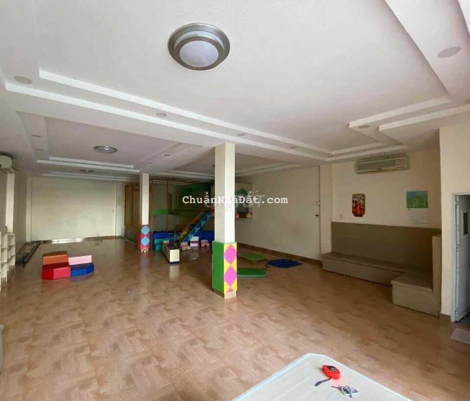 Cho Thuê Mặt Bằng trống suốt ngay MT lê Đức thọ