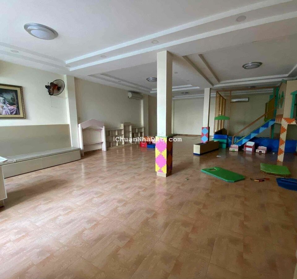 Cho Thuê Mặt Bằng trống suốt ngay MT lê Đức thọ