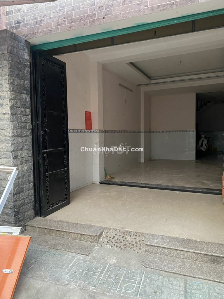 MẶT BẰNG 4X10 RIÊNG BIỆT CÓ BẾP VÀ TOALET HẺM XE TẢI NGUYỄN VĂN CÔNG