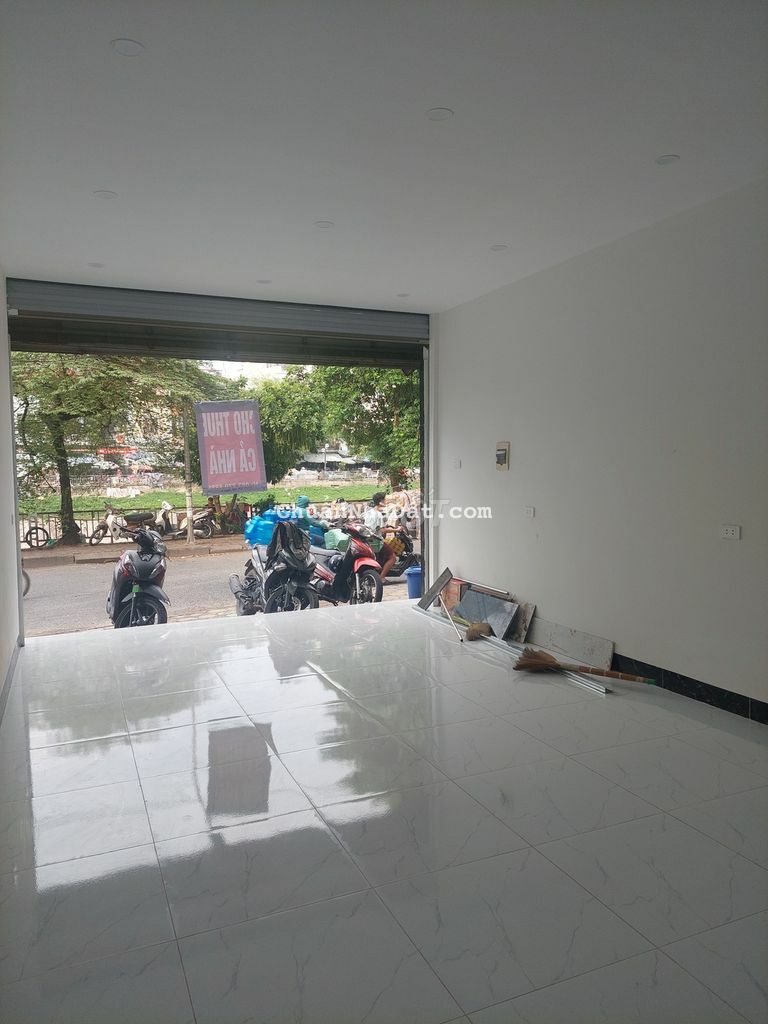 Cho thuê nhà 4 tầng MẶT PHỐ VỊ TRÍ CỰC ĐẸP, KD SIÊU ĐỈNH 22 tr/ th