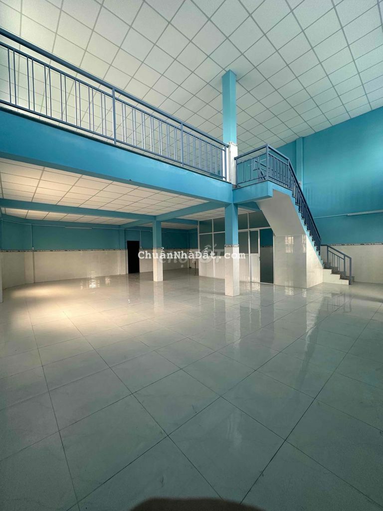 XƯỞNG MỚI SẠCH SẼ GẦN TÔ KÝ HÓC MÔN 300M CÓ LỬNG SẠCH SẼ GIÁ 15 TRIỆU