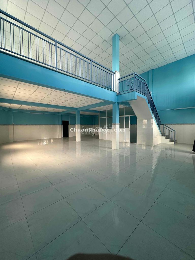 XƯỞNG MỚI SẠCH SẼ GẦN TÔ KÝ HÓC MÔN 300M CÓ LỬNG SẠCH SẼ GIÁ 15 TRIỆU