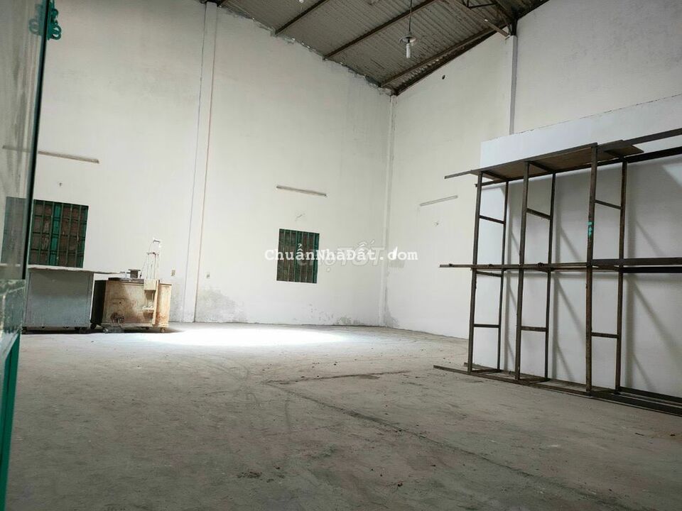 Tôi cho thuê kho mới đẹp 550m2 đường Dương Công Khi giáp Q.12 Tôi cho thuê kho mới đẹp 550m2 đường Dương Công Khi giáp Q.12