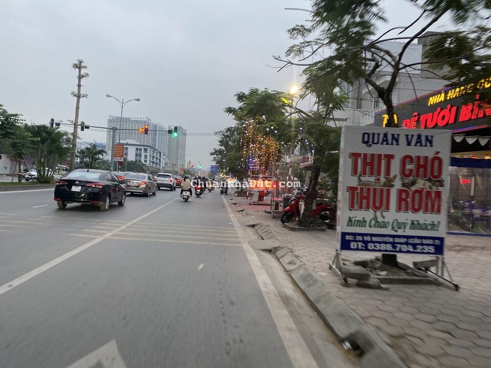 Cho thuê nhà xưởng đường ô tô ra vào thuận tiện. Hơn1000m khuthiên lôi