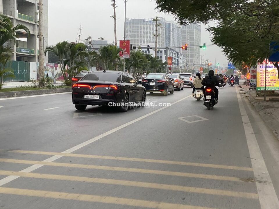 Cho thuê nhà xưởng đường ô tô ra vào thuận tiện. Hơn1000m khuthiên lôi