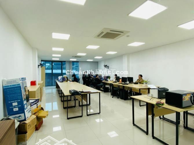 Cho thuê văn phòng 100m2, sepup đầy đủ chỉ cần vào làm việc Cho thuê văn phòng 100m2, sepup đầy đủ chỉ cần vào làm việc