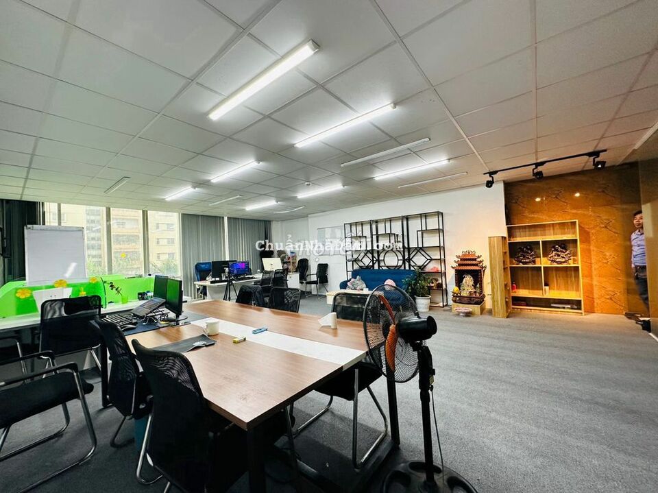 Cho thuê văn phòng 100m2, sepup đầy đủ chỉ cần vào làm việc Cho thuê văn phòng 100m2, sepup đầy đủ chỉ cần vào làm việc