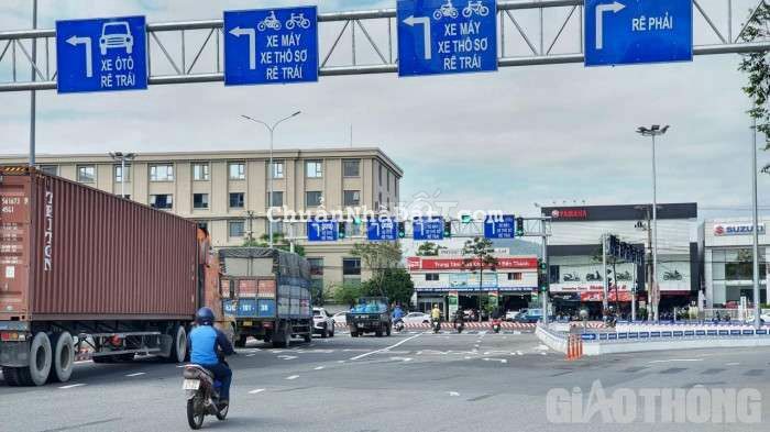 CHO THUÊ NHÀ NHÀ 4 TẦNG DIỆN TÍCH 800M SÀN BỀ NGANG 10M