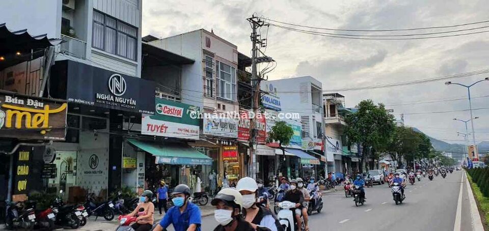 Cho thuê nhà 3 lầu mặt tiền đường 2/4 phường Vĩnh Hải Cho thuê nhà 3 lầu mặt tiền đường 2/4 phường Vĩnh Hải