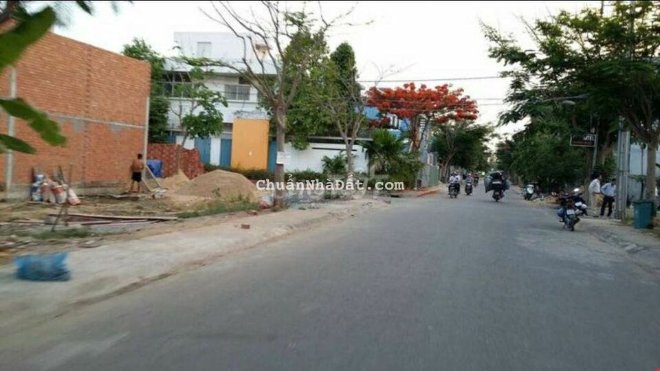 Cho thuê kho 10x30m, làng Đại Học Phước Kiển