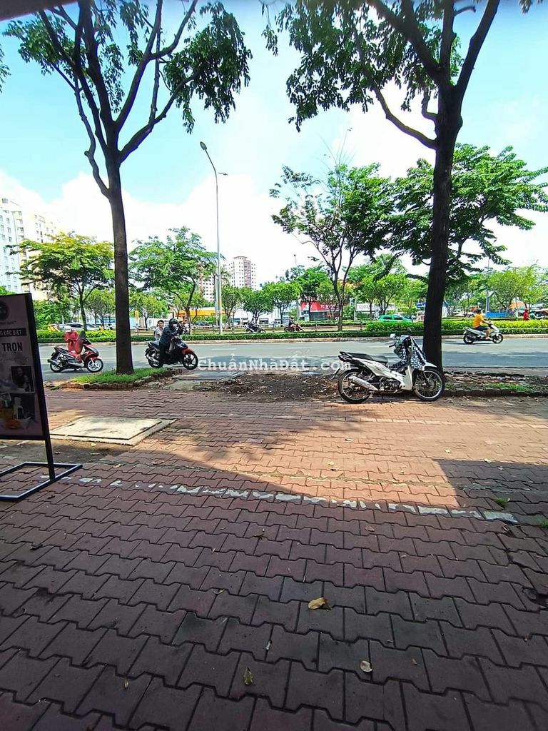 Cực hiếm! Nhà MT Phan Xích Long, 4.5*16m, 3 tấm, kinh doanh tự do, 40T