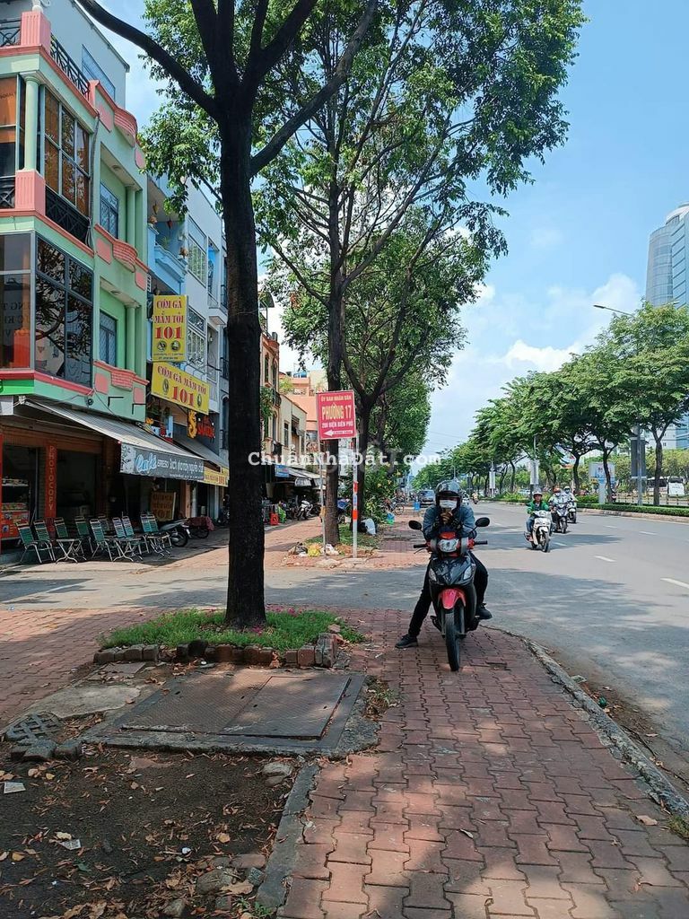 Cực hiếm! Nhà MT Phan Xích Long, 4.5*16m, 3 tấm, kinh doanh tự do, 40T