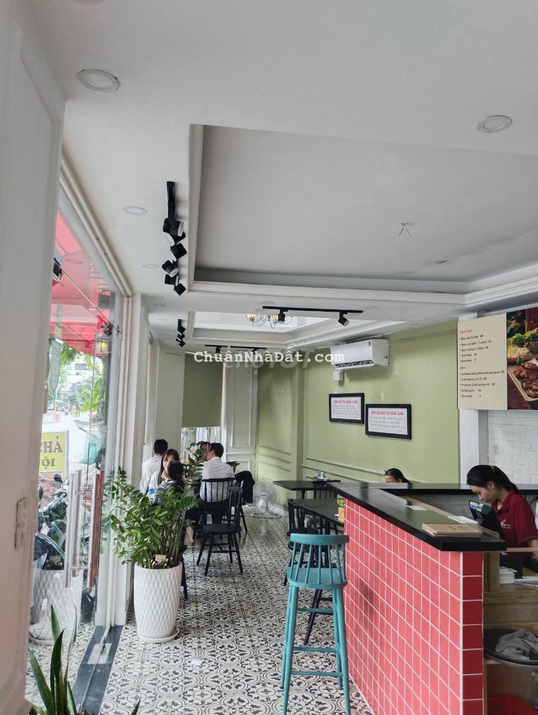 Mặt bằng mặt tiền đ.Nguyễn Văn Cừ Quận 1.(100m2) Làm Văn Phòng Cty Spa