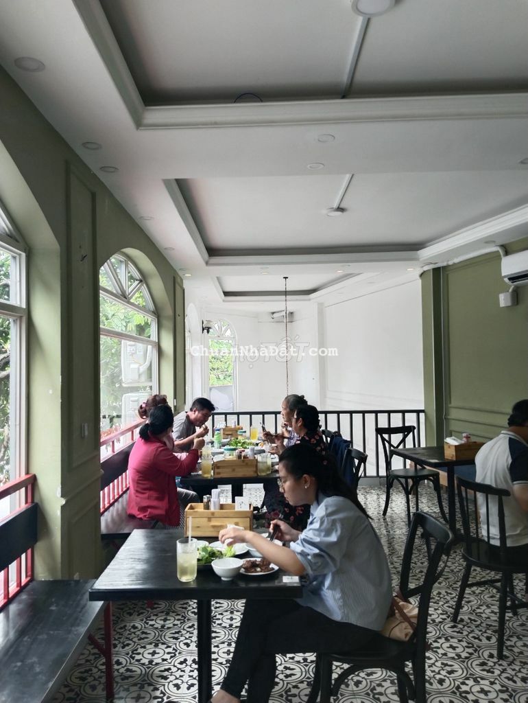 Mặt bằng mặt tiền đ.Nguyễn Văn Cừ Quận 1.(100m2) Làm Văn Phòng Cty Spa