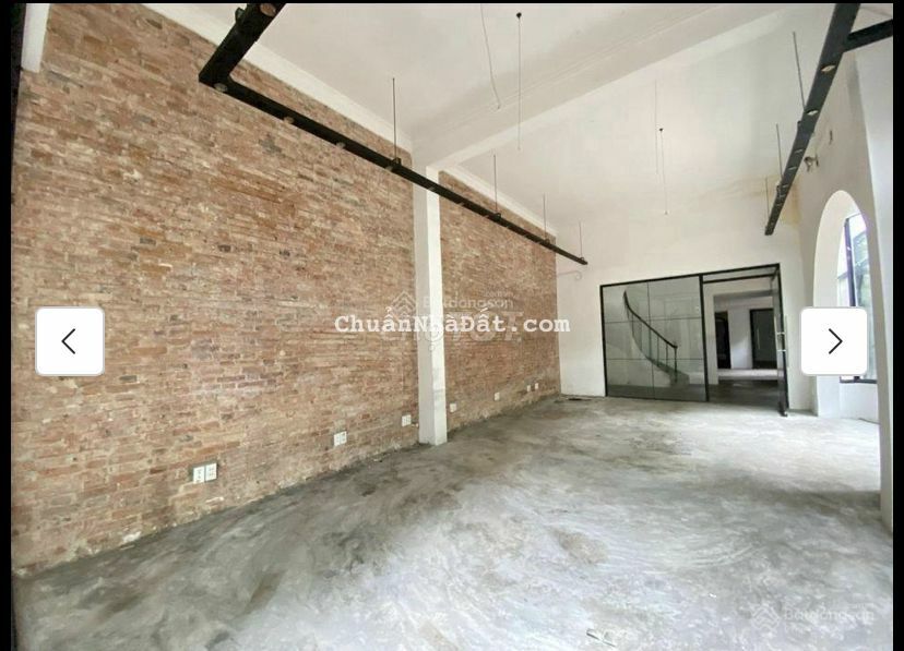 Ngay góc Hai Bà Trưng và Trần Quang Khải, P Tân Định.