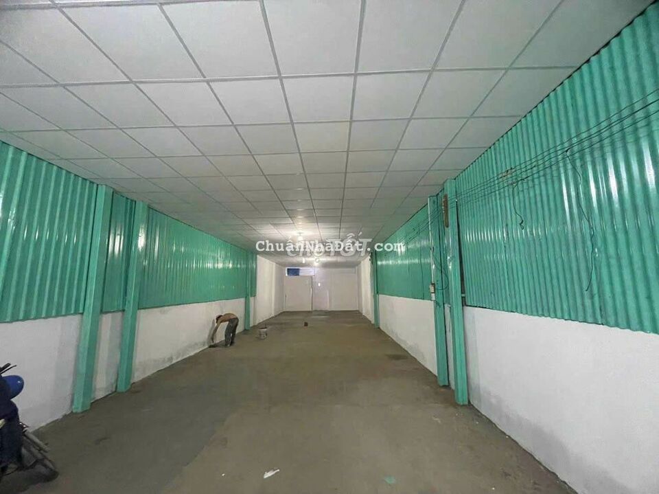 Nhà xưởng đẹp mặt đường ĐHT 22. 200m2. giá 14 triệu