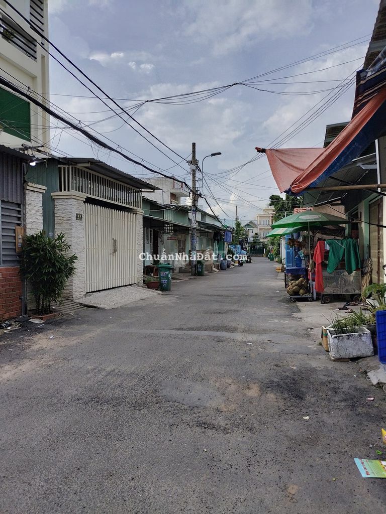 Nhà xưởng đẹp mặt đường ĐHT 22. 200m2. giá 14 triệu