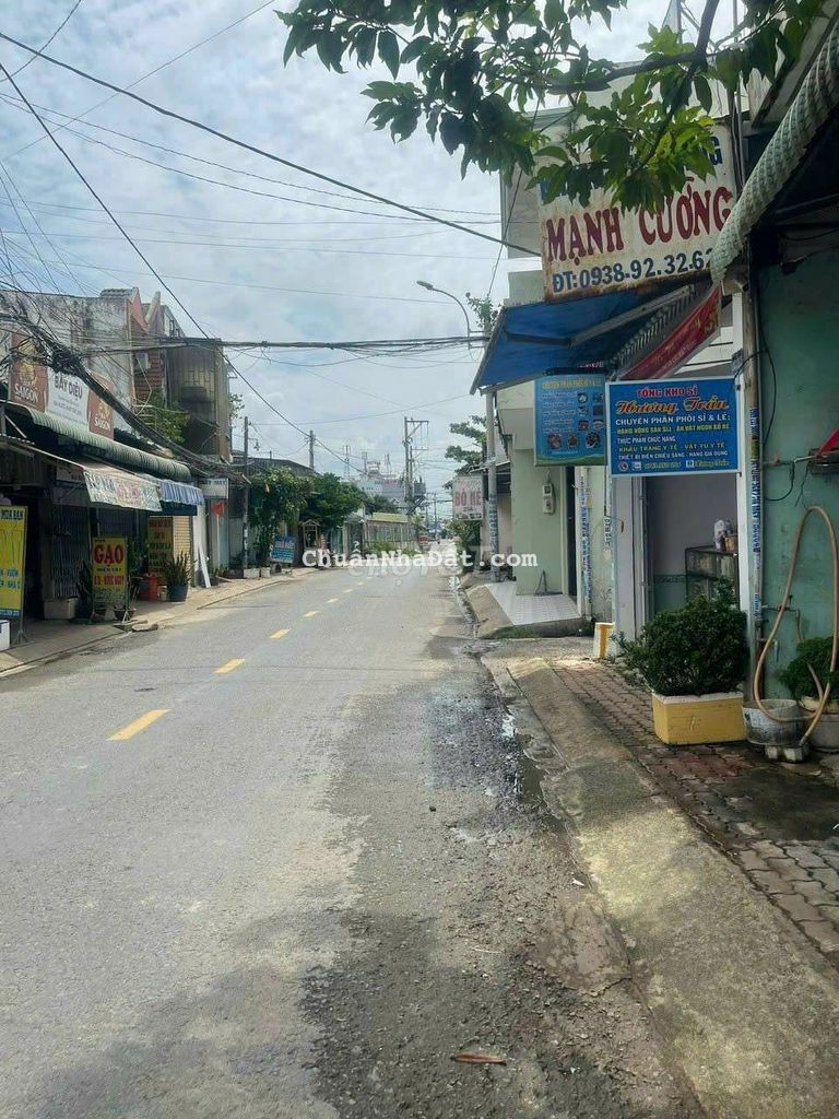 Nhà Xưởng dt 10x40m MT đường xe tải Hiệp Thành Q12 , giá 24 triệu TL Nhà Xưởng dt 10x40m MT đường xe tải Hiệp Thành Q12 , giá 24 triệu TL