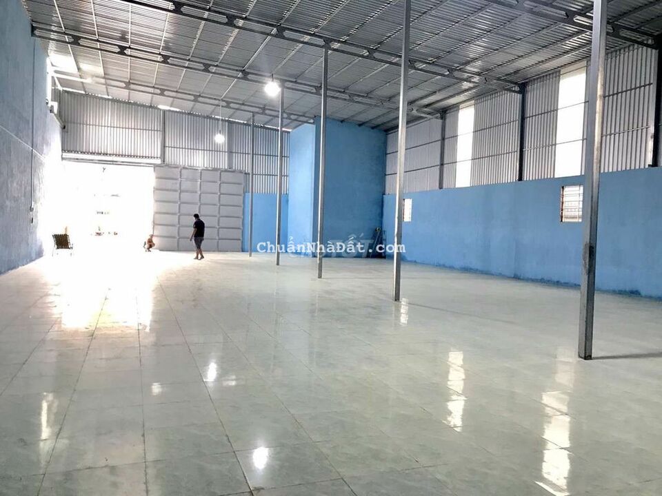 Nhà Xưởng dt 10x40m MT đường xe tải Hiệp Thành Q12 , giá 24 triệu TL Nhà Xưởng dt 10x40m MT đường xe tải Hiệp Thành Q12 , giá 24 triệu TL