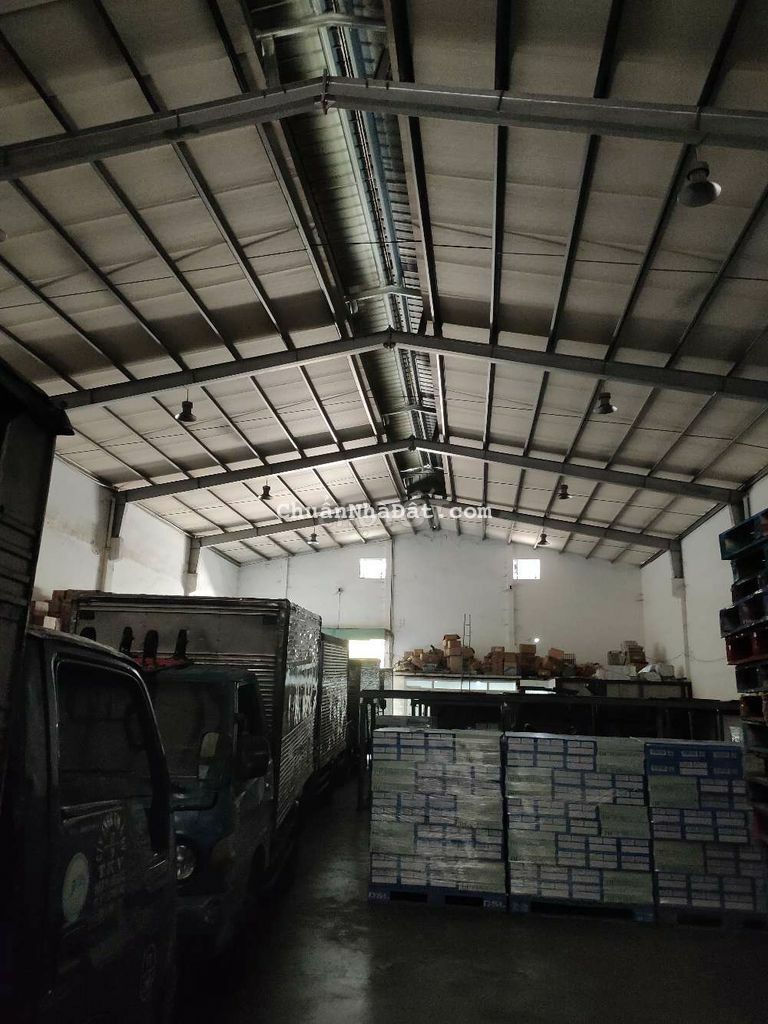Cho thuê kho xưởng 750m cao 10m đẹp mặt tiền