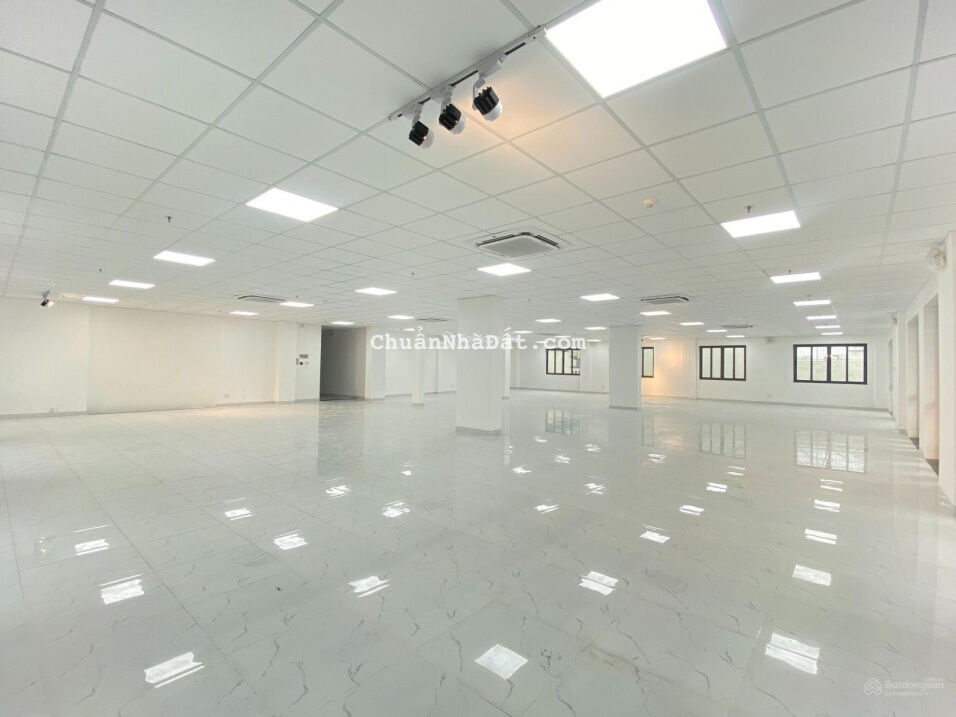 Kinh doanh tự do! Có ngay mặt bằng Thảo Điền 200m2 giá chỉ 92 triệu/tháng rộng rãi