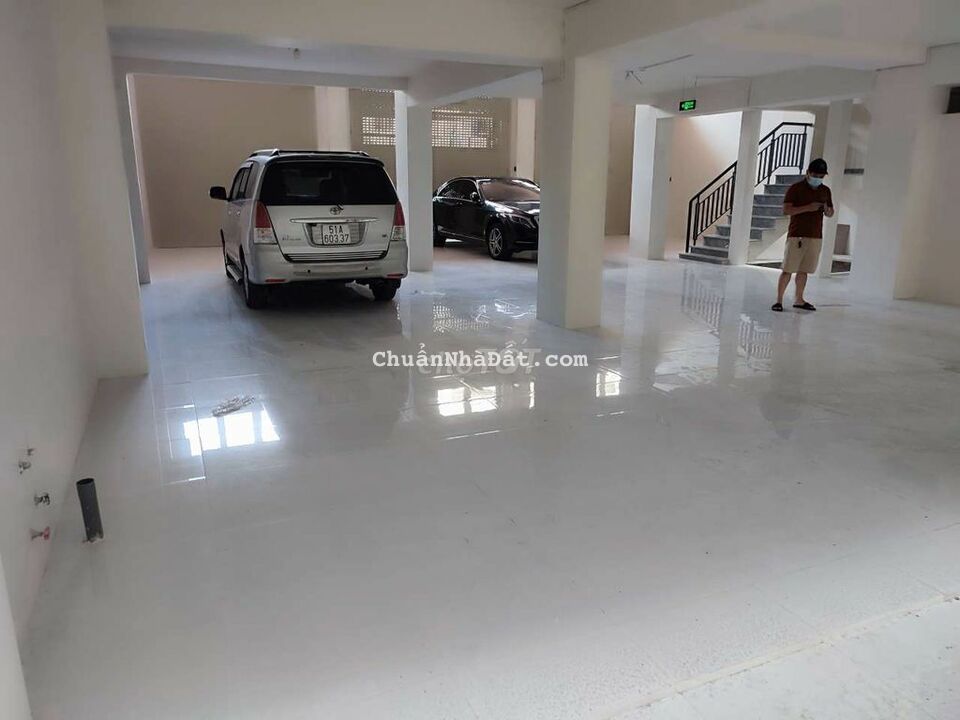 Tòa nhà 8x26 1 lửng 4 lầu mới tinh có thang máy