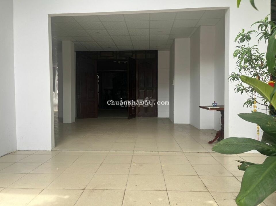 Mặt bằng riêng 8x20m trống suốt có 2wc mặt tiền 793 Kiều Đàm Q7