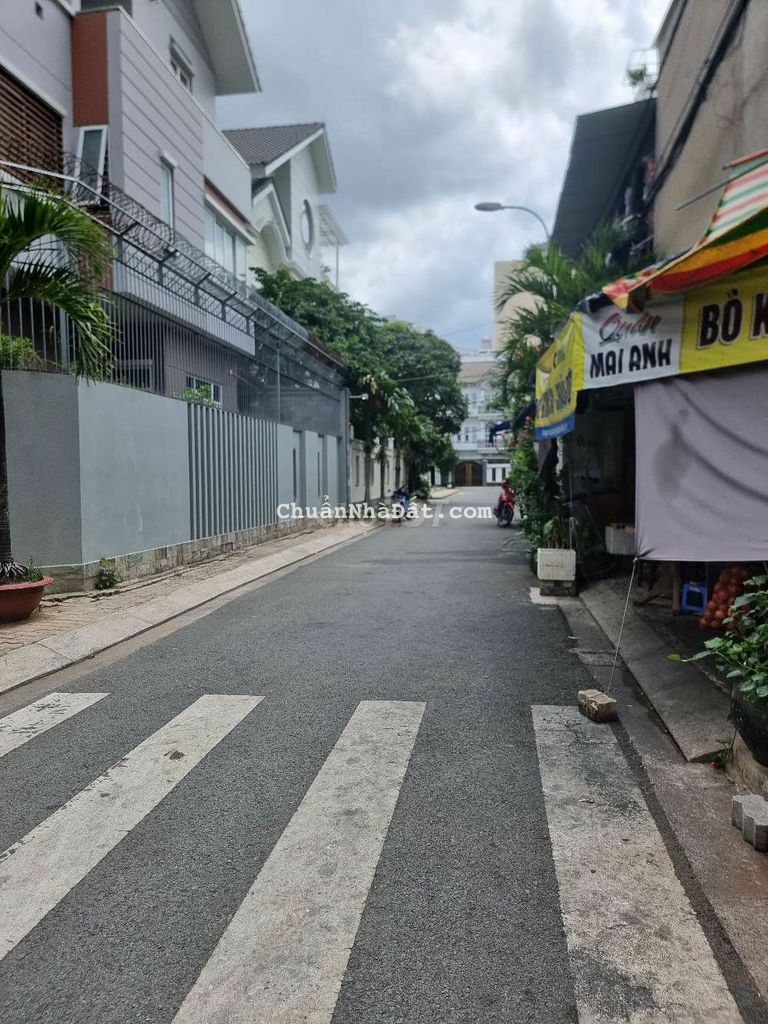 Cho thuê nguyên căn cấp 4 kibh doanh 200m2 đường Trần Xuân Soạn Q7