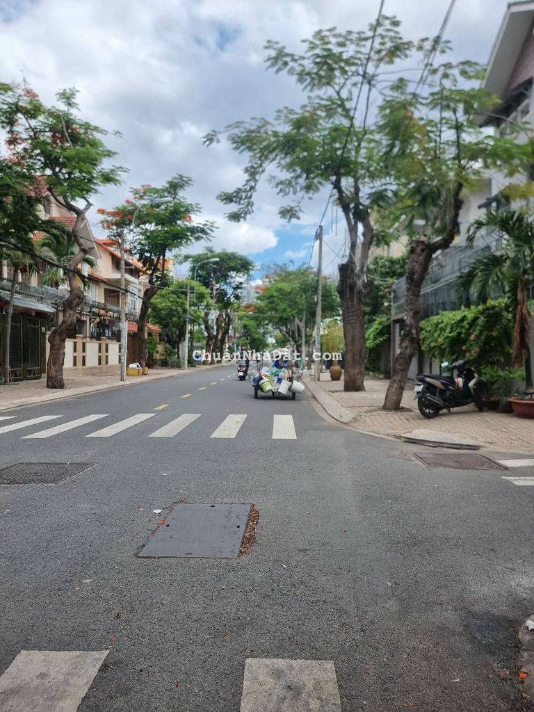 Cho thuê nguyên căn cấp 4 kibh doanh 200m2 đường Trần Xuân Soạn Q7