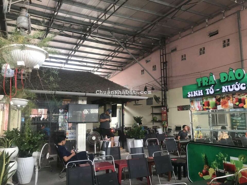 Q7. Cần sang quán cfe .vị trí đẹp .xôm