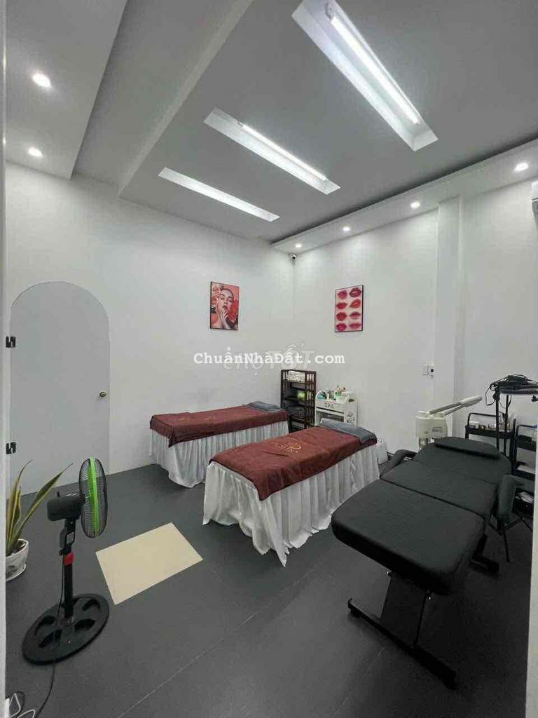 Cho thuê nhà cấp 4 90m2 1pn/1wc mặt tiền trần cao vân - giá : 12tr Lh;