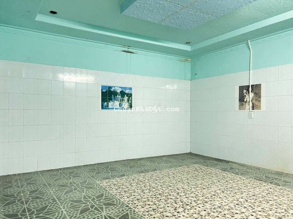 Cho thuê kho thuộc Phú Lợi, đường nhựa, có phòng riêng