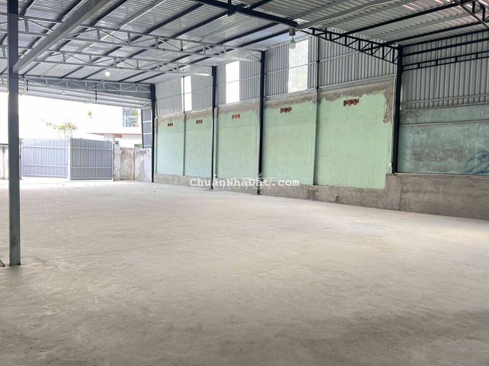 Cho thuê kho thuộc Phú Lợi, đường nhựa, có phòng riêng