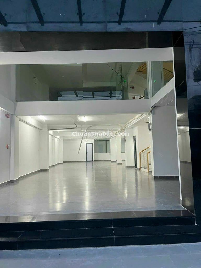 Cho thuê tòa nhà văn phòng 8x16m hầm 5 lầu Phổ Quang Tân Bình