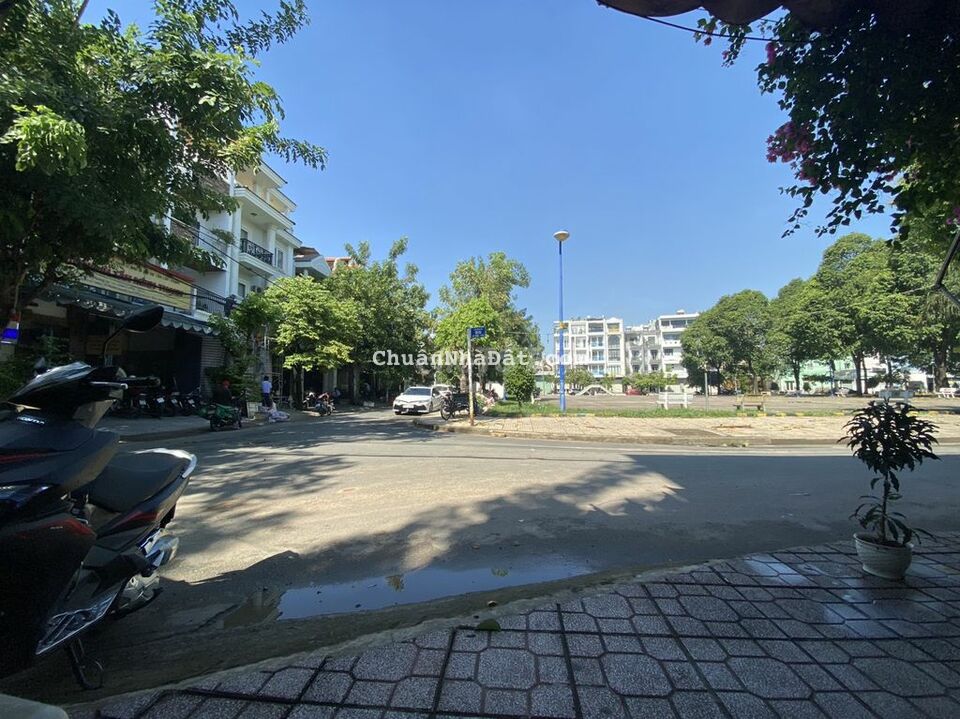 Cho thuê nhà nguyên căn mặt tiền đường S2, 8mx20m,4 lầu,View Công Viên