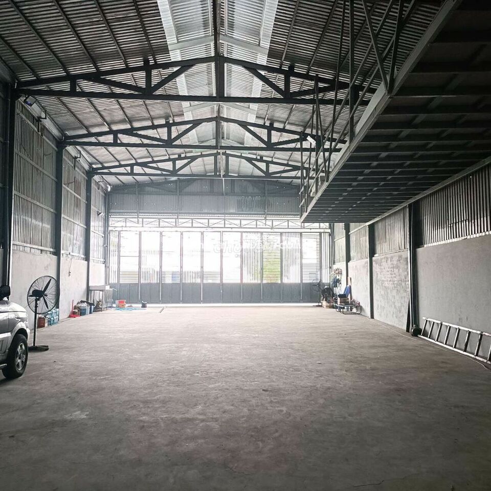 Kho rộng 500M2 mặt tiền đường tỉnh 920 , có lửng tiện ở và văn phòng
