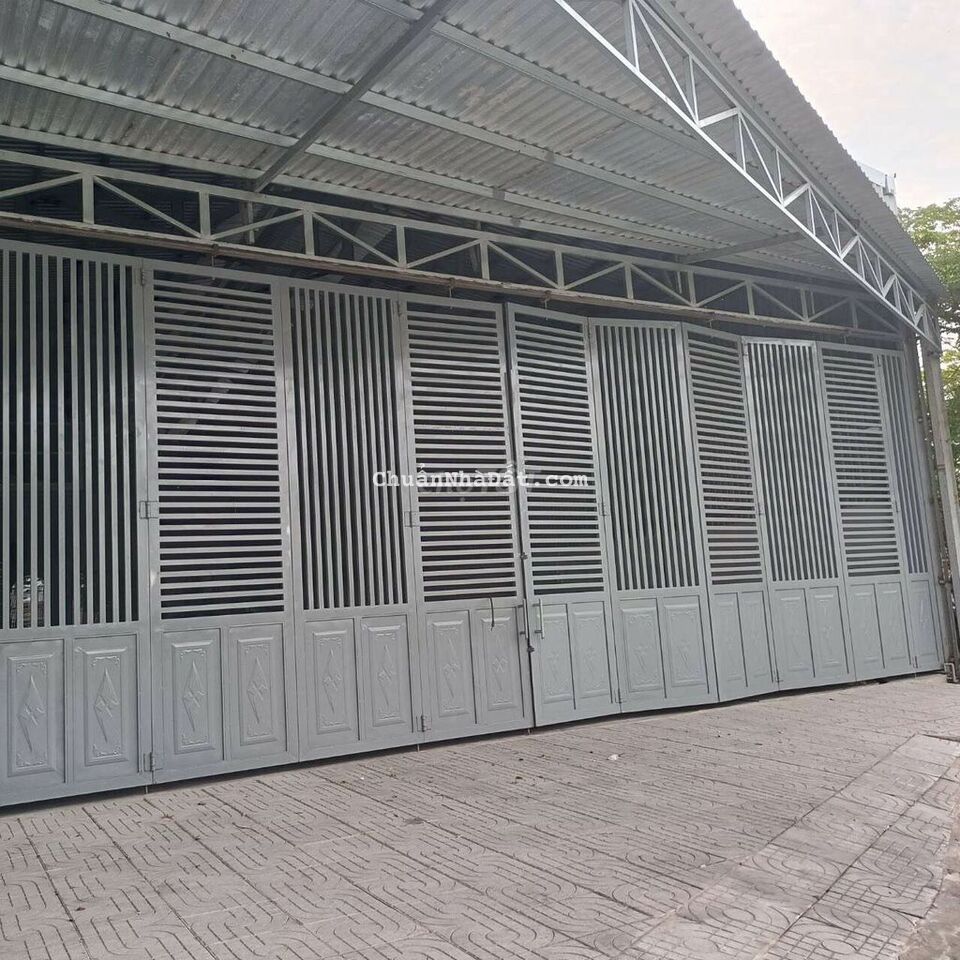 Kho rộng 500M2 mặt tiền đường tỉnh 920 , có lửng tiện ở và văn phòng