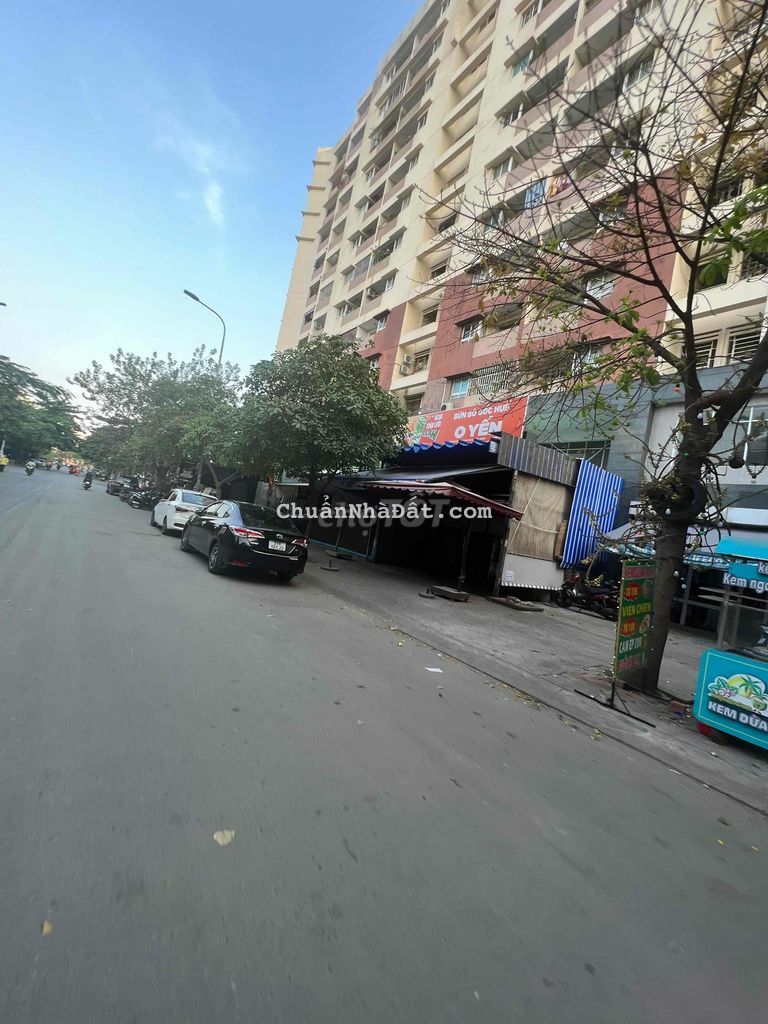 Cho thuê đất mặt tiền bờ kè 1100 m2 có 50 thổ cư